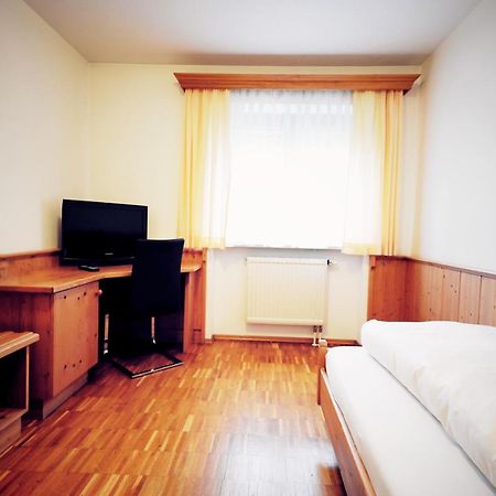 Gruener Baum Garni Hotel Krumbach Eksteriør billede