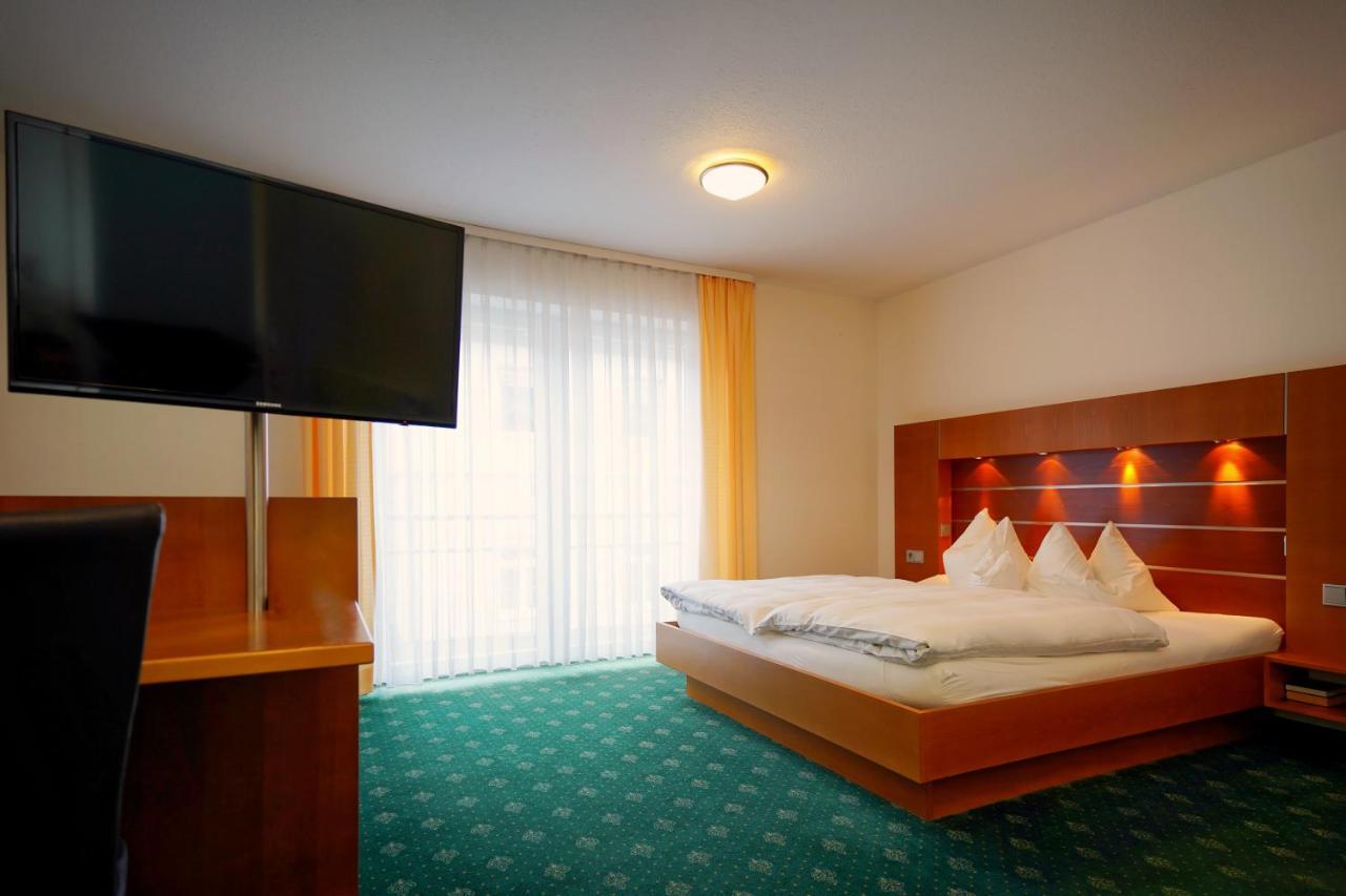 Gruener Baum Garni Hotel Krumbach Eksteriør billede