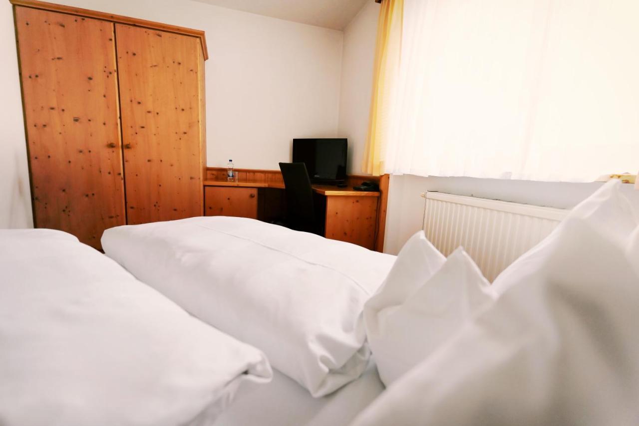 Gruener Baum Garni Hotel Krumbach Eksteriør billede