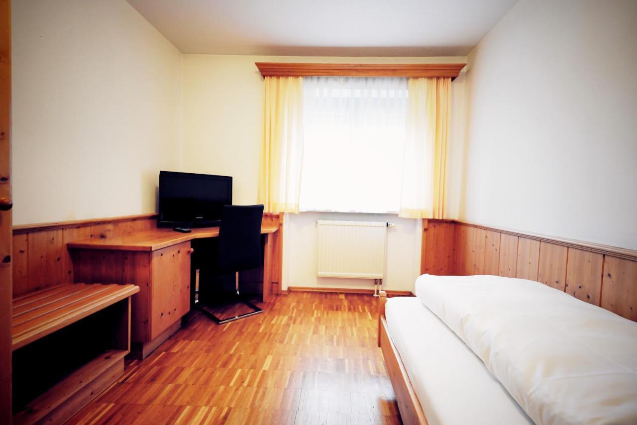 Gruener Baum Garni Hotel Krumbach Eksteriør billede