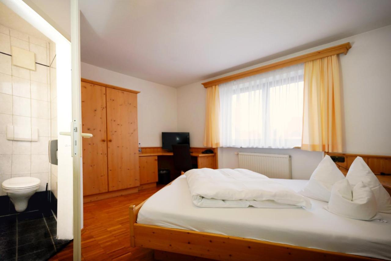 Gruener Baum Garni Hotel Krumbach Eksteriør billede
