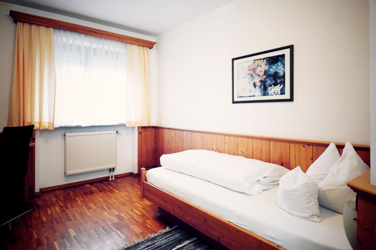 Gruener Baum Garni Hotel Krumbach Eksteriør billede